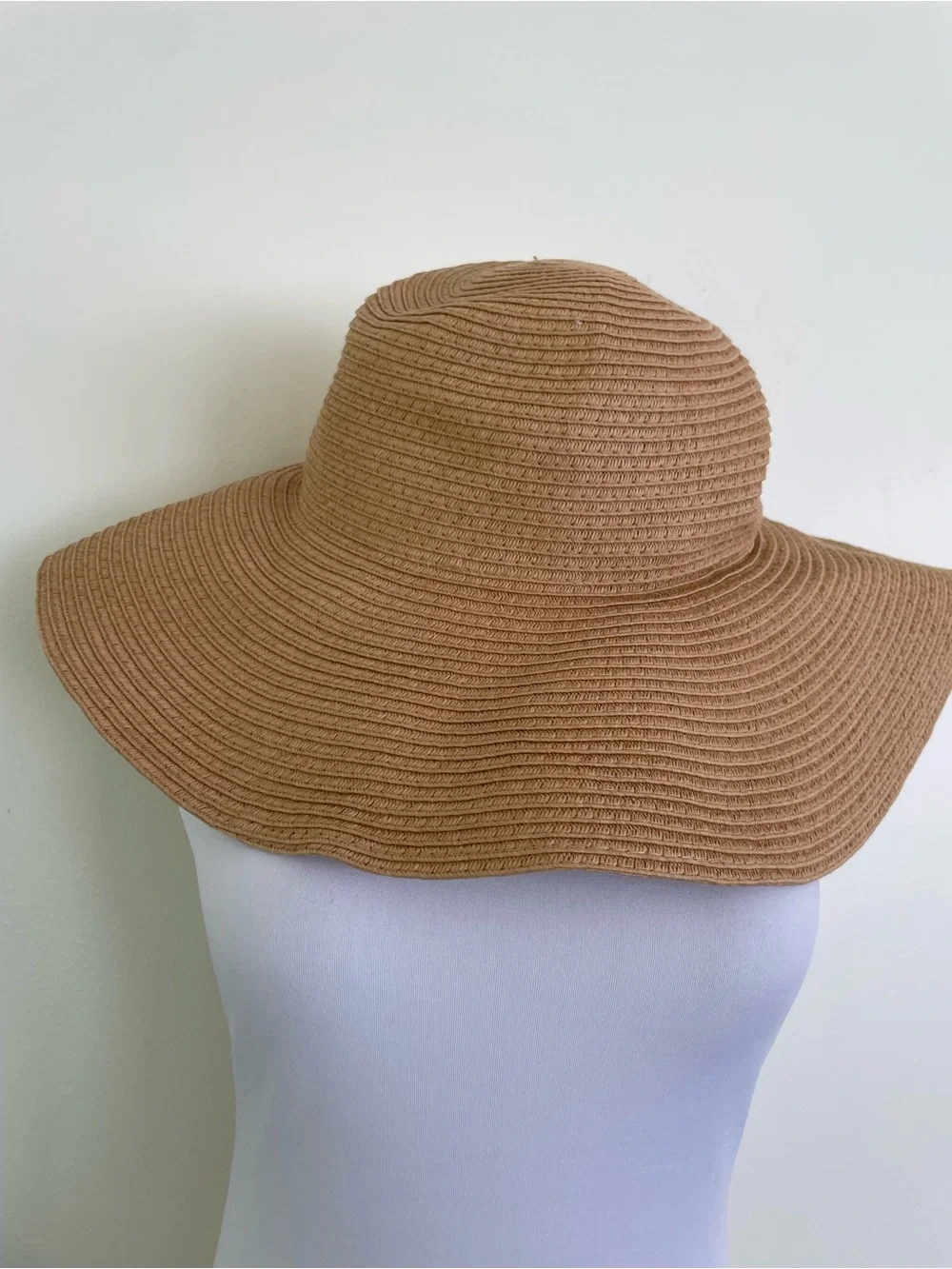 Old Navy Wide-Brim Straw Sun Hat in Totally Natural Tan Camel